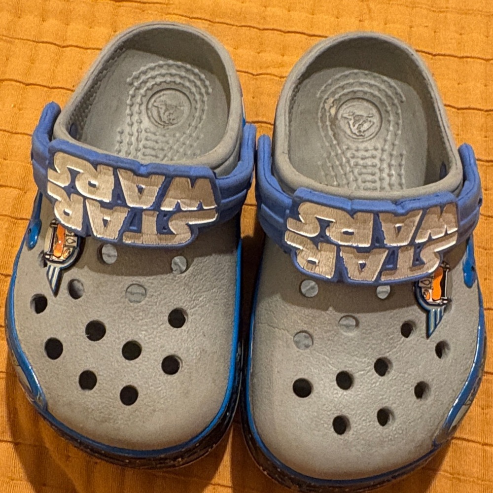 Star Wars Grey and Blue Kids Clog Sandals (only one lights up)